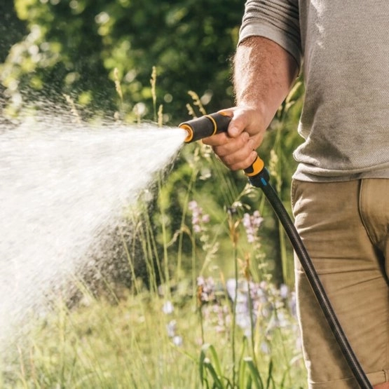 Пистолет-распылитель Fiskars регул. насадка 1052182-image-1
