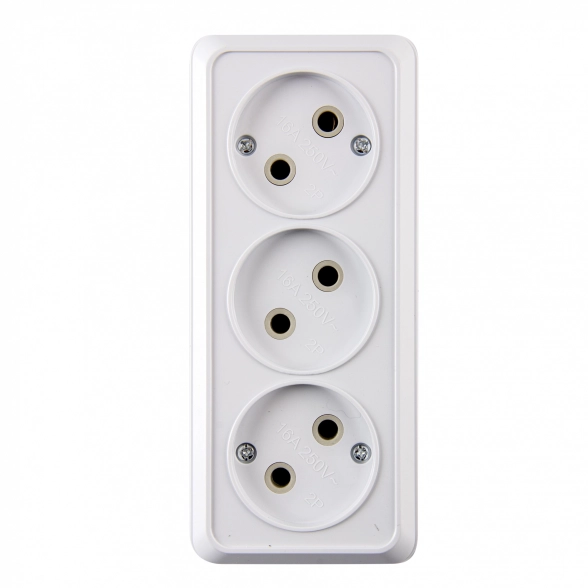 Розетка TANGO 3-я ОП б/з 10А белый