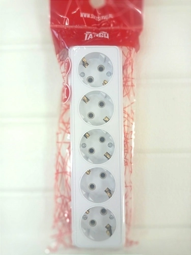 Розетка TANGO 5-я ОП с/з 16А белый