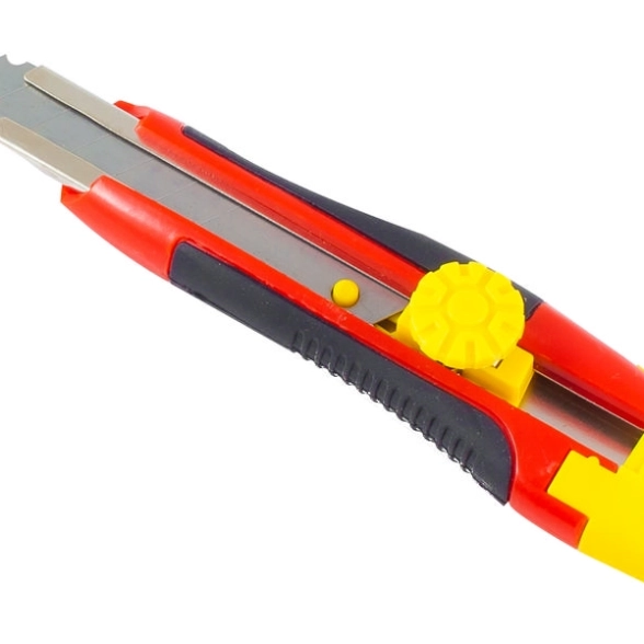 Нож РемоКолор Модерн 18мм 19-0-210