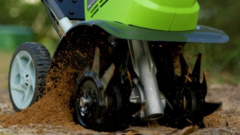 Культиватор аккумуляторный GreenWorks G40TLK4 40В 4Ач 25см 1акк.+зарядное устройство-image-1