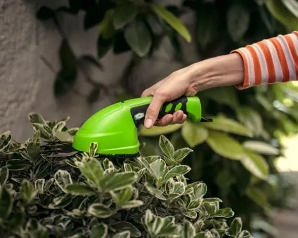Кусторез акк. GreenWorks 7,2В 2Ач 75/100мм с телескопической ручкой-image-2