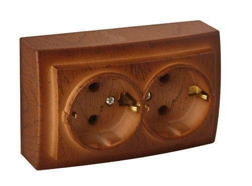 Розетка Themis с заземлением