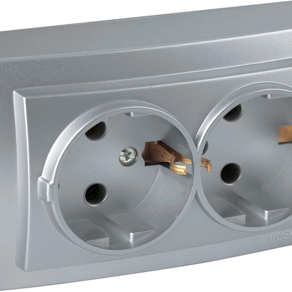 Розетка Themis с заземлением